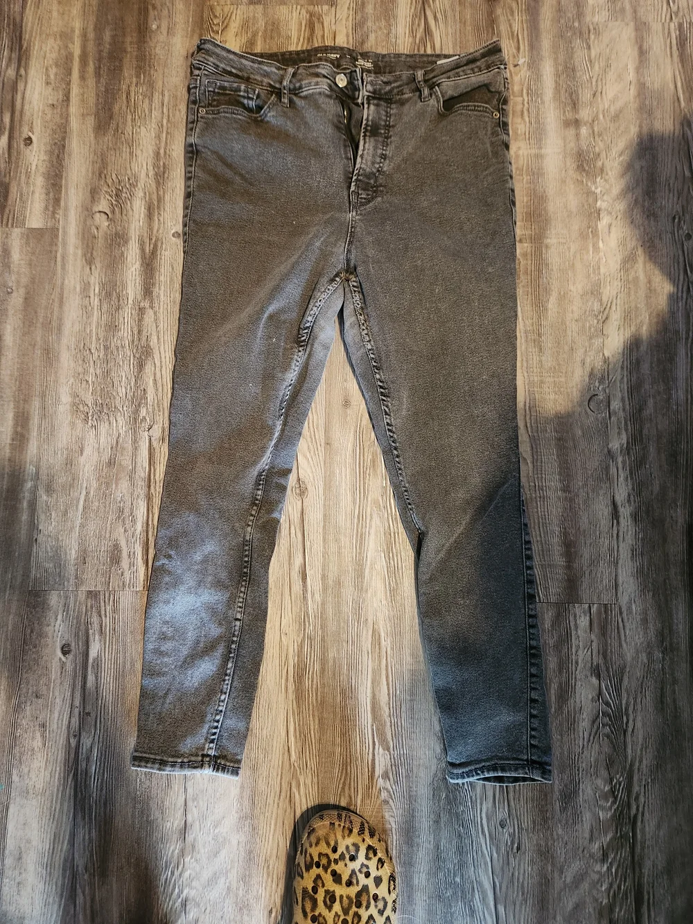 Old Navy Women's Skinny Jeans in Washed Black